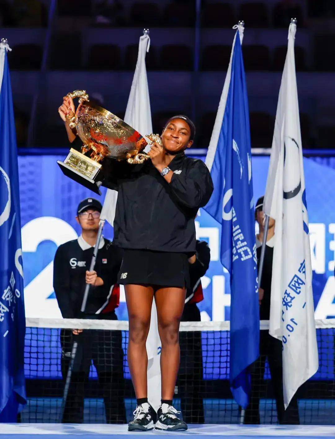 外线年轻球 外线年轻球